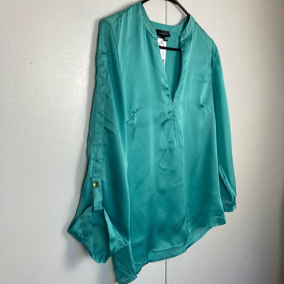 The Limited Blouse. - Picture 2 of 5